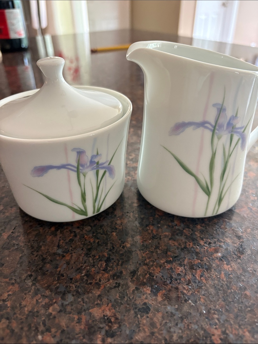 Corelle / Corning Shadow Iris Creamer and sugar bowl